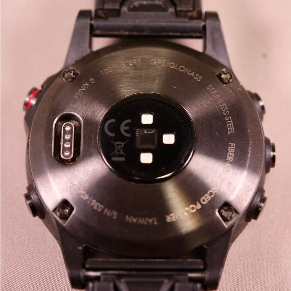 Garmin Fenix 5 Watch with Accessories - Picture 4 of 8